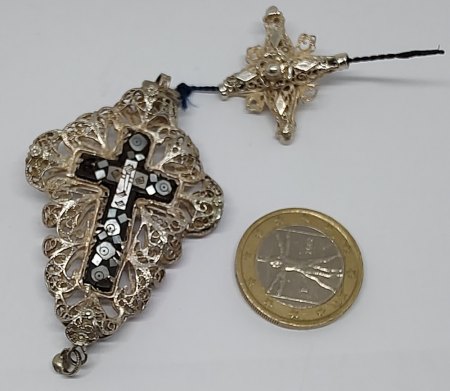 Sehr filigranes Kreuz mit Holz und Perlmutteinlage