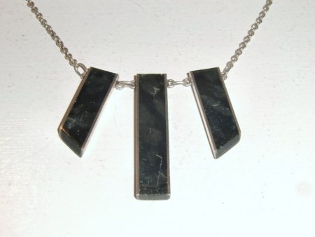 Halskette 835 Silber mit unbekannten Punzen "ESP" und Stempel - drei schwarze eingefasste Elemente