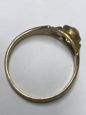 Goldfarbener Ring mit Punze