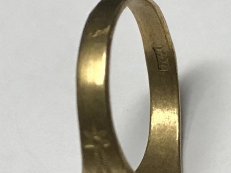 Goldfarbener Ring mit Punze