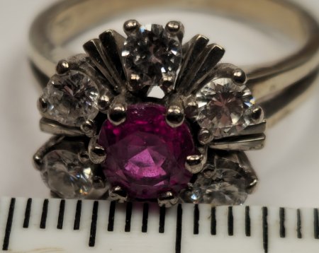 Rubin Ring mit Diamanten in 750er Gold