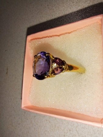 Welcher Wert hat dieser Edelstein-Ring?