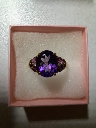 Welcher Wert hat dieser Edelstein-Ring?