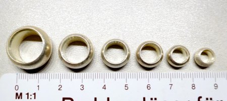 9 Zargenfassungen rund bauchig - 925er Silber, ⌀ 15 bis 6 mm aus Goldschmiede zu verkaufen