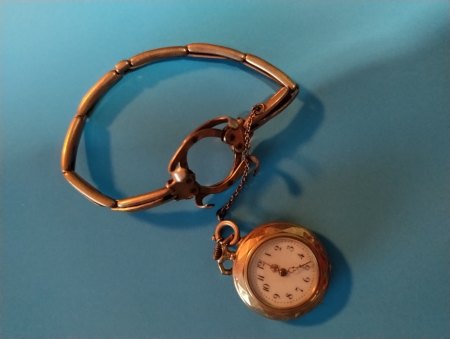 Uhr mit Spangenarmband