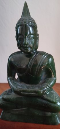 Dunkelgrüner Stein Buddha